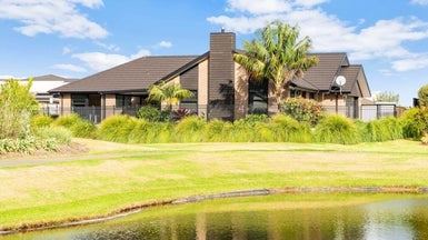 8 Erin Jane Place, One Tree Point - Carousel 1