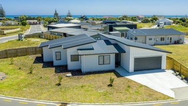 12 Seagrass Place, Otaki Beach, Otaki - Carousel 1