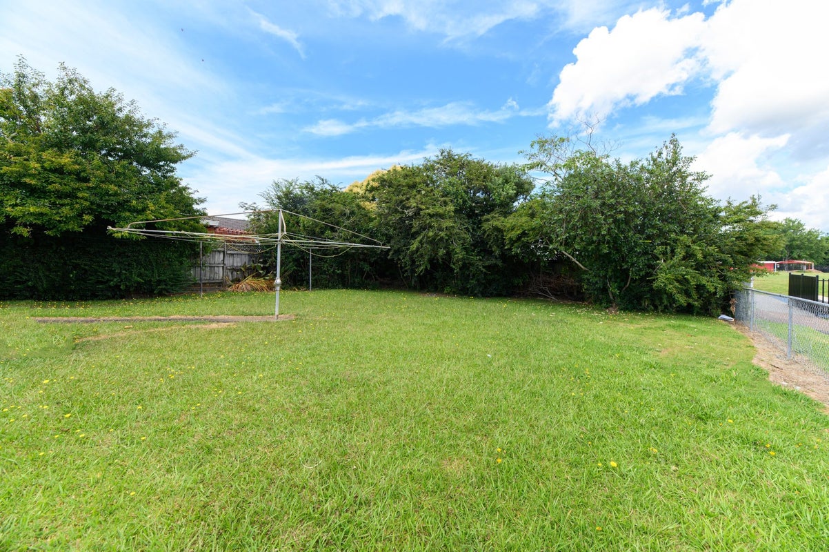 2/16 Northall Road, New Lynn, Auckland - Carousel 26