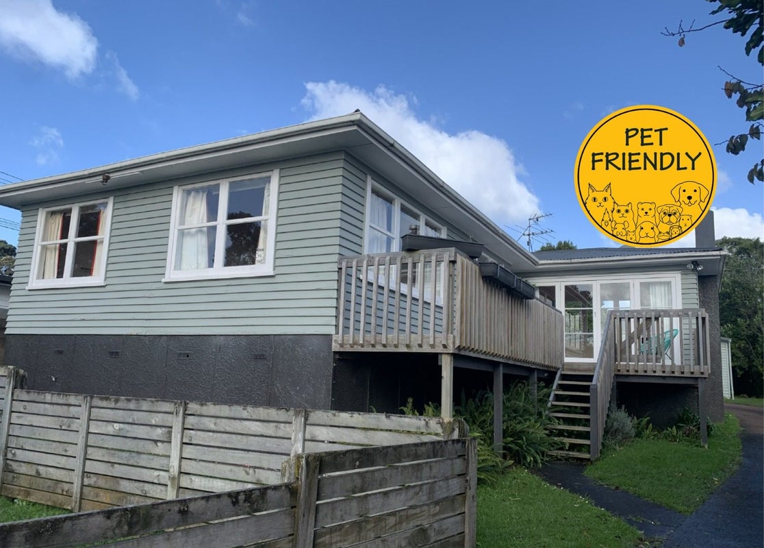 72A Derwent Crescent, Titirangi, Auckland - Carousel 1