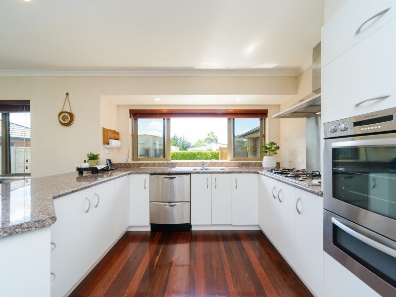 7 Silkwood Place, Fitzherbert, Palmerston North - Carousel 2