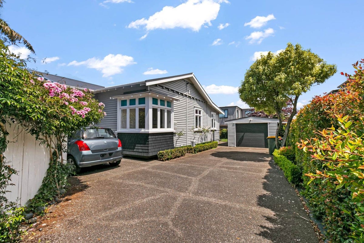 42 Torrance Street, Epsom, Auckland - Carousel 1