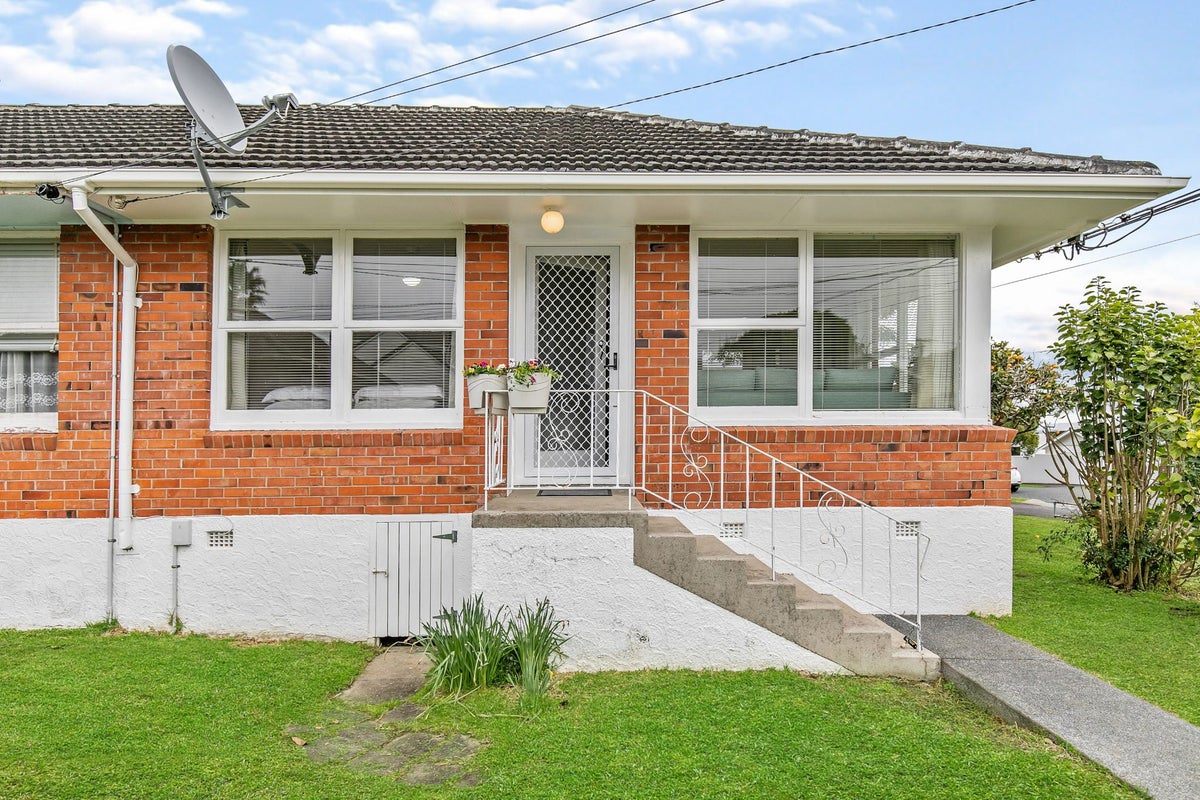 1/12 Wright Road, Point Chevalier, Auckland - Carousel 1
