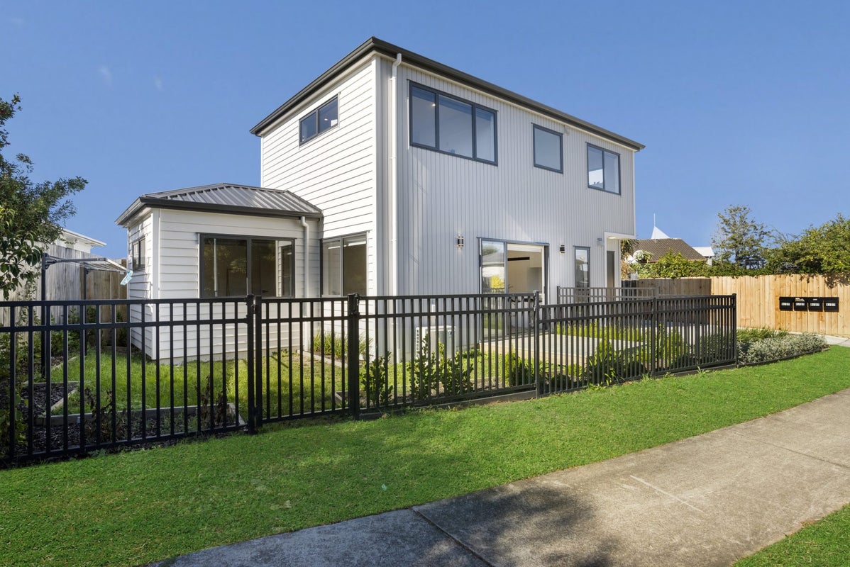 27A Megan Avenue, Pakuranga Heights, Auckland - Carousel 1