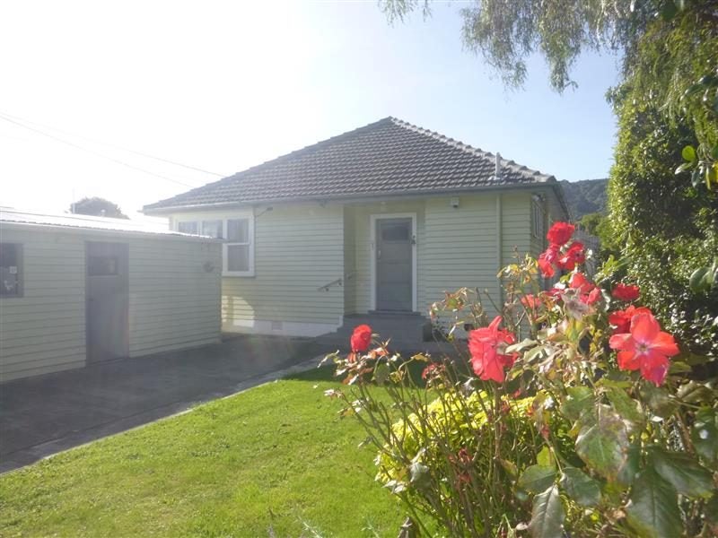 9 Elm Street, Ebdentown, Upper Hutt - Carousel 1
