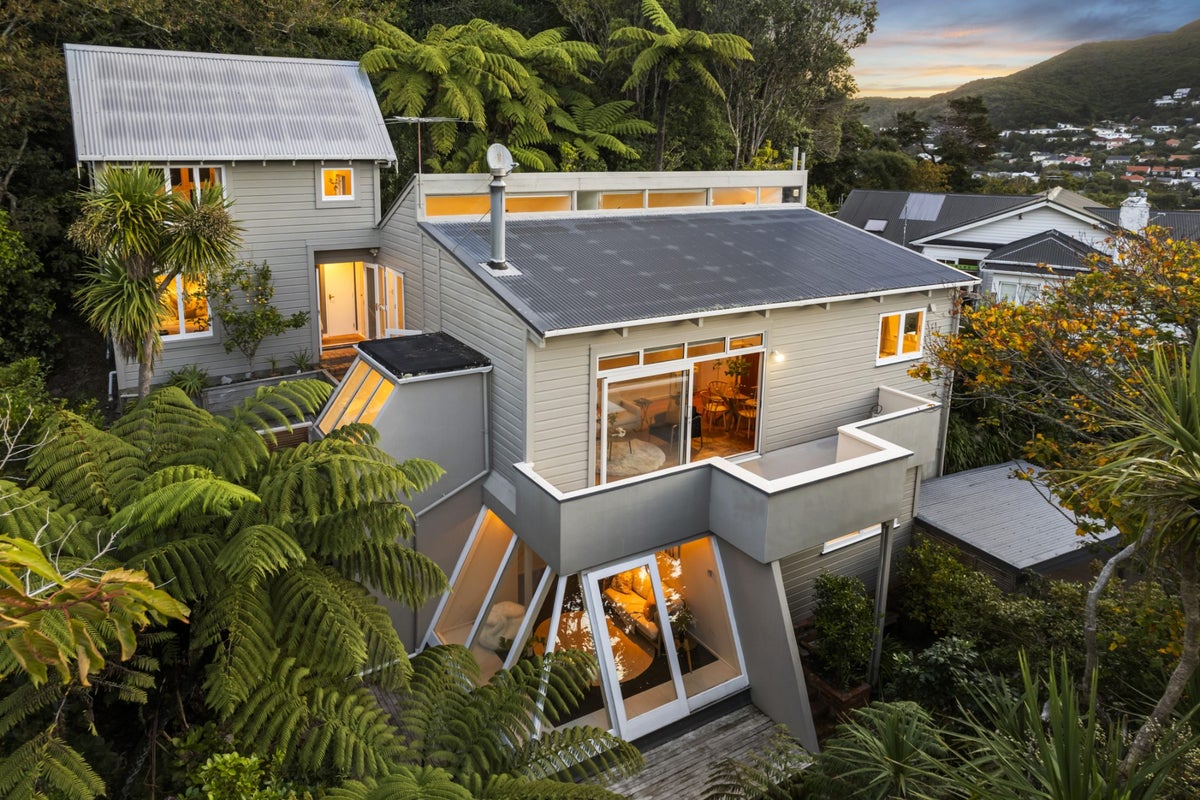 403 Karori Road, Karori, Wellington - Carousel 2