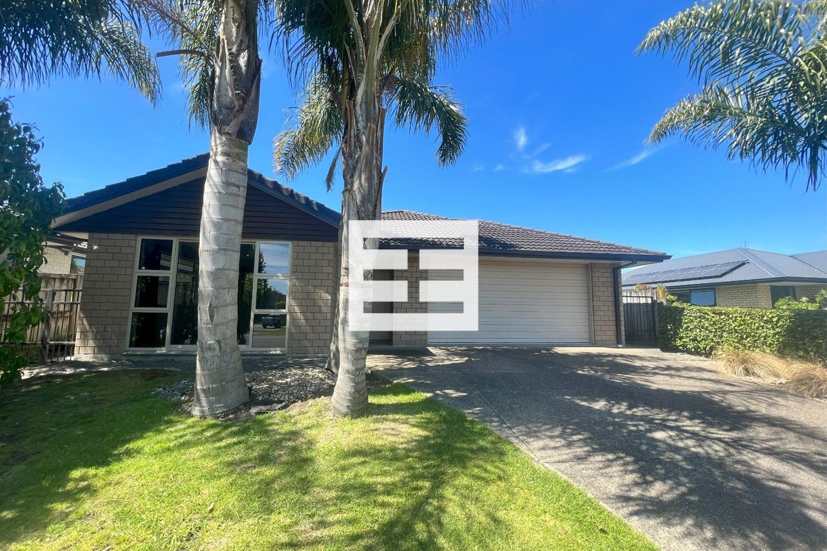 17 Landing Drive, Pyes Pa, Tauranga - Carousel 1