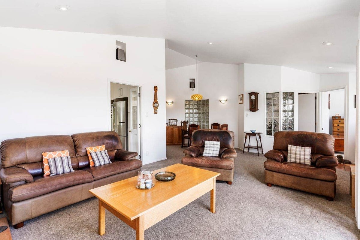 8 Webb Place, Forrest Hill, Auckland - Carousel 2