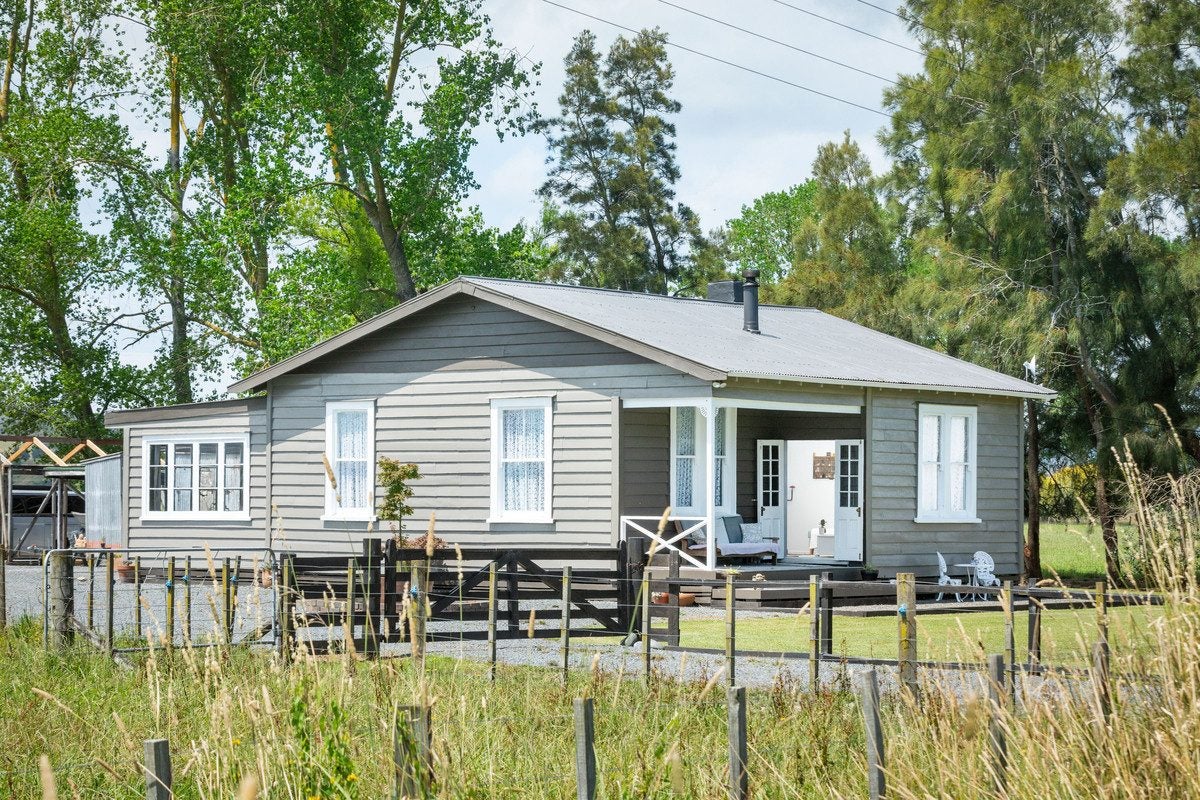 446 State Highway 25, Thames - Carousel 30