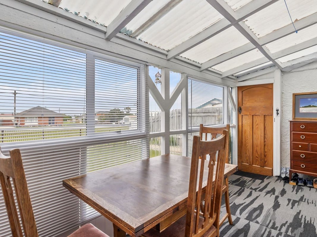 7 Taylor Street, Brighton, Dunedin - Carousel 2