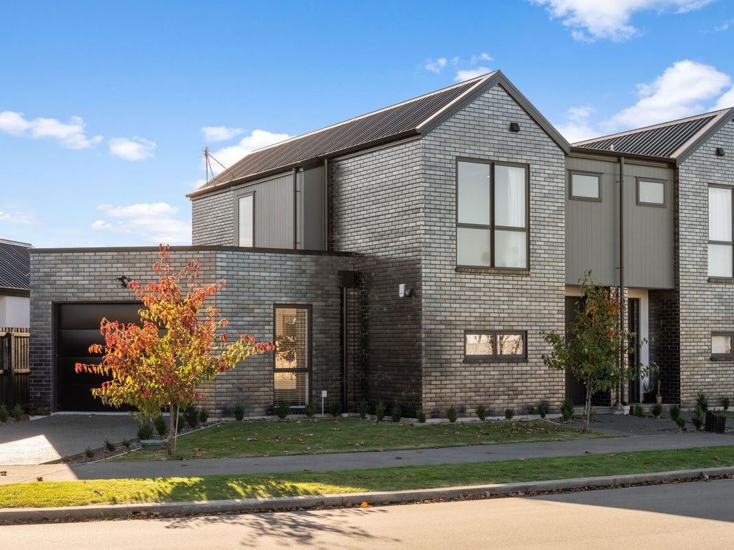 17 Eminence Drive, Northwood, Christchurch - Carousel 1