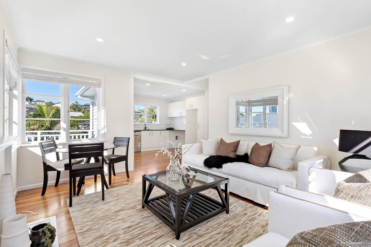 32 Matipo Road, Mairangi Bay, Auckland - Carousel 2