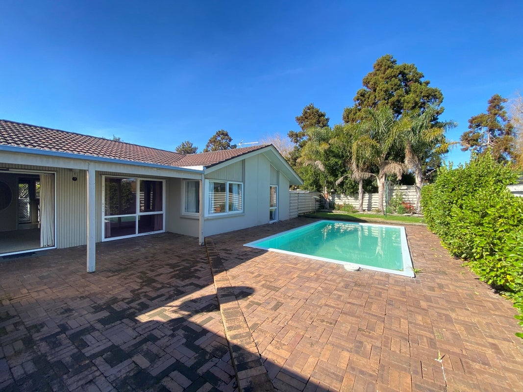21 Vivian Wilson Drive, Eastern Beach, Auckland - Carousel 2