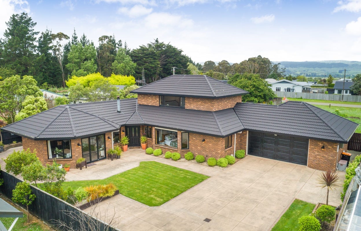 7 Alpine Grove, Kelvin Grove, Palmerston North - Carousel 1