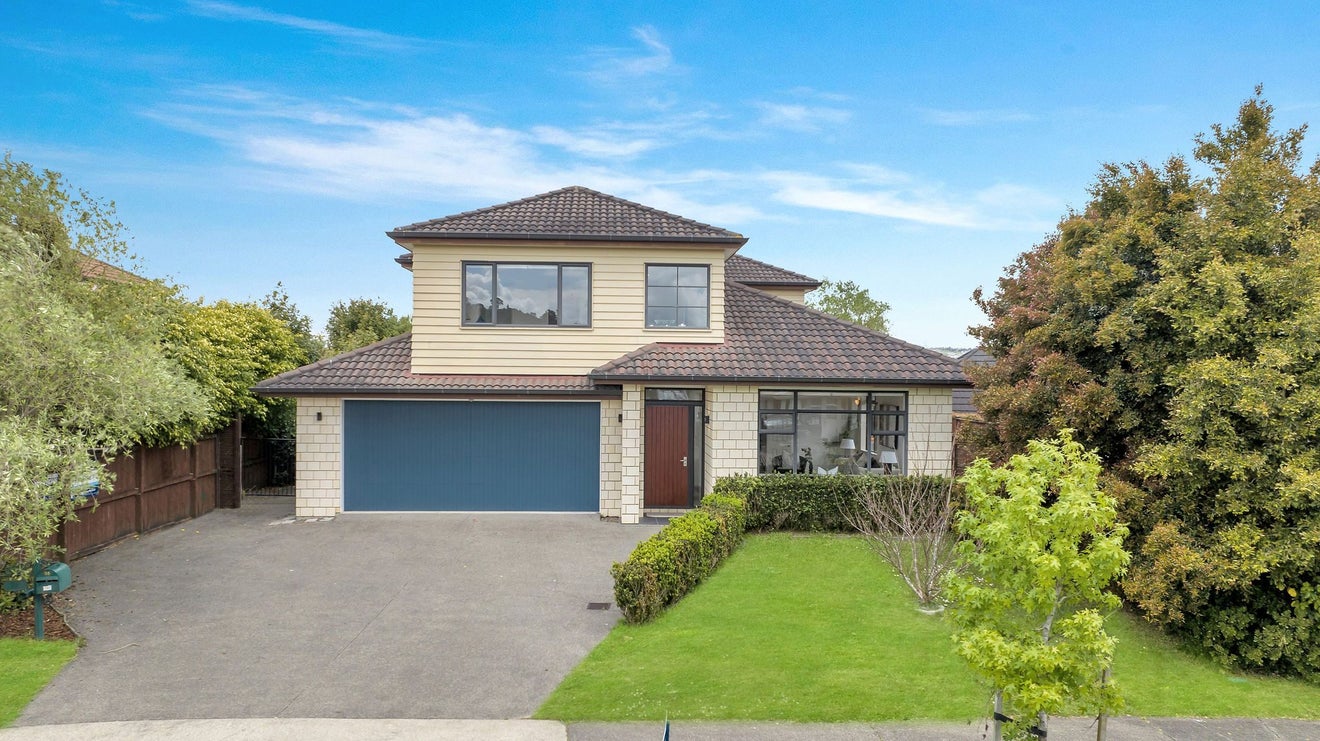 14 Malahide Drive, Flat Bush, Auckland - Carousel 1