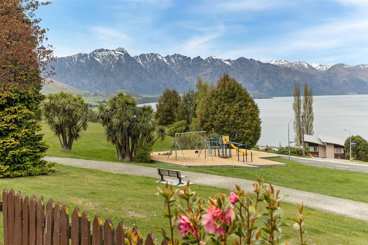 18B Cameron Place, Fernhill, Queenstown - Carousel 1