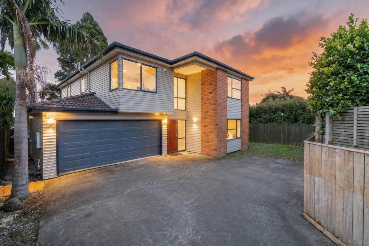 18A Enderby Drive, Te Atatu Peninsula, Auckland - Carousel 1