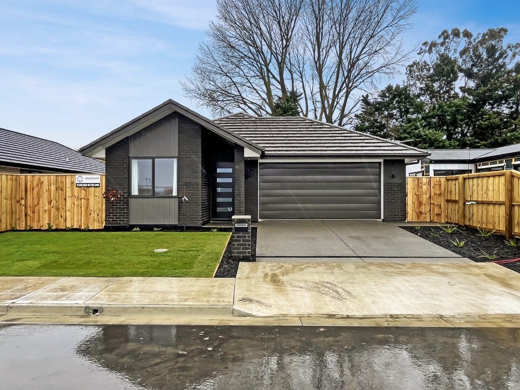 63 Henshaw Street, Woodend, Woodend - Carousel 1