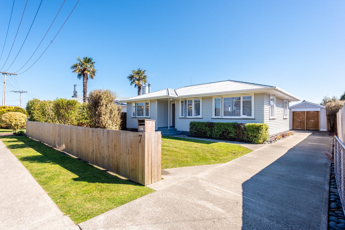 7 Riperata Street, Riverdale, Gisborne - Carousel 1