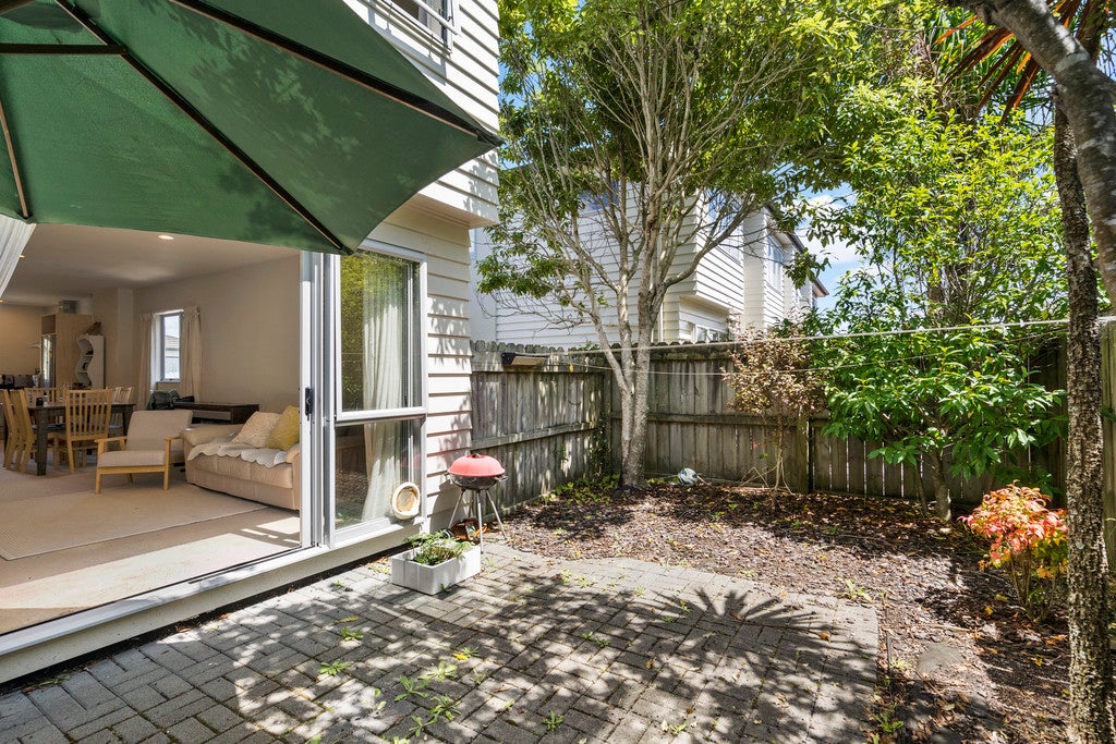 10/22 Northcross Drive, Oteha, Auckland - Carousel 2