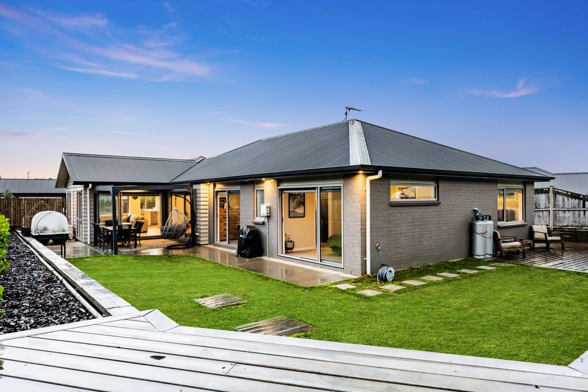11 Magnolia Lane, Helensville - Carousel 2