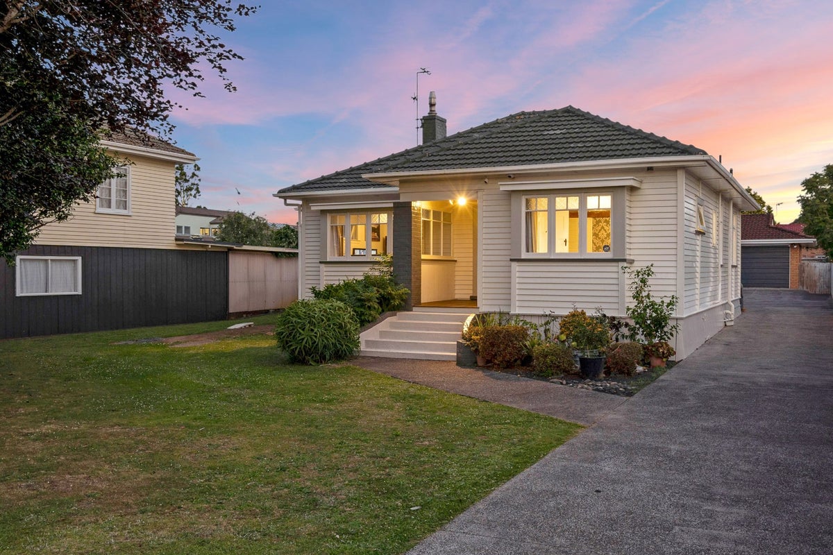 65A Glen Avenue, Papatoetoe, Auckland - Carousel 2