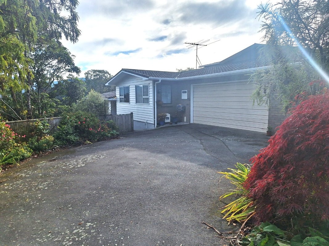 7 Chichester Drive, Pinehaven, Upper Hutt - Carousel 1