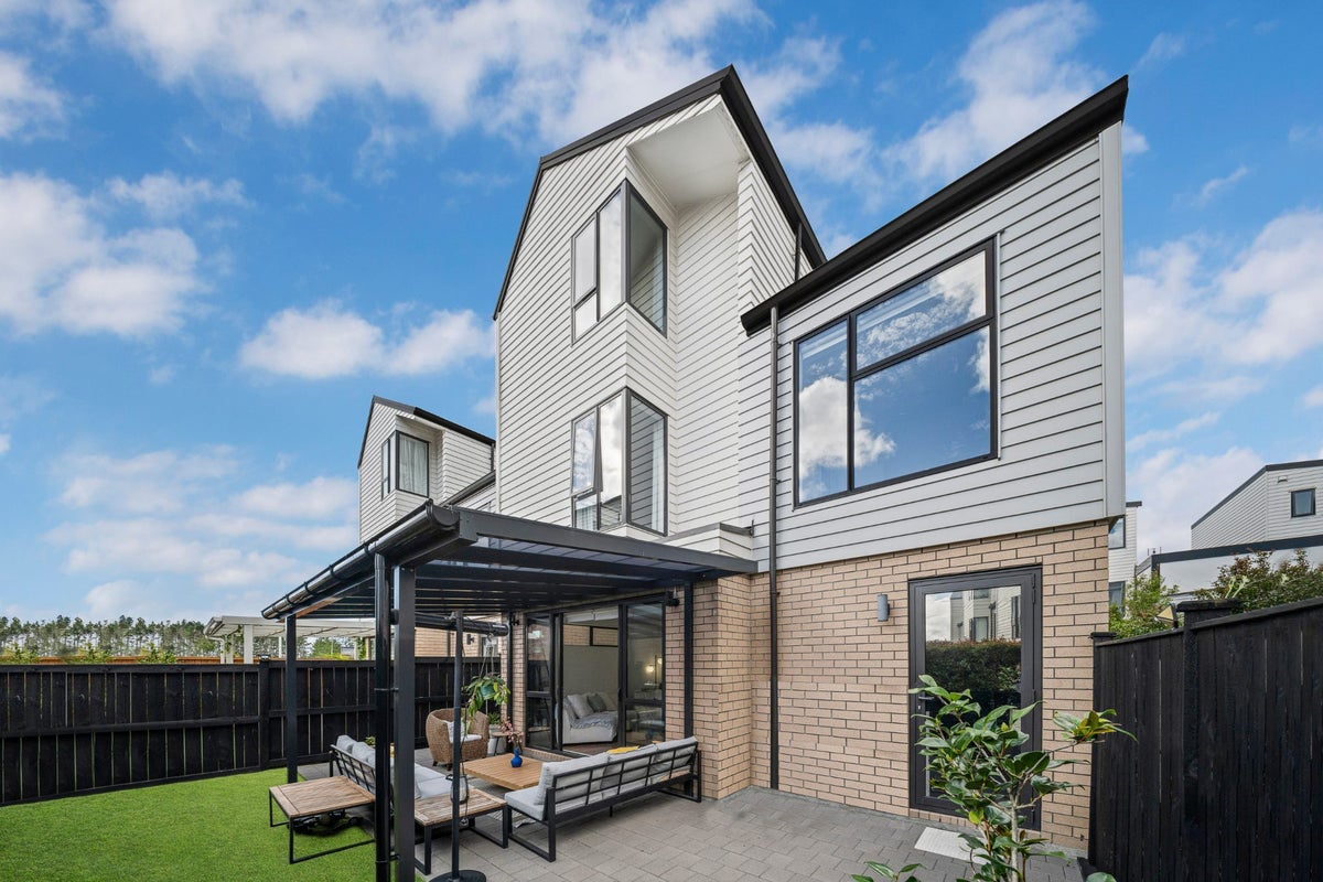 4 Manahau Lane, Flat Bush, Auckland - Carousel 1