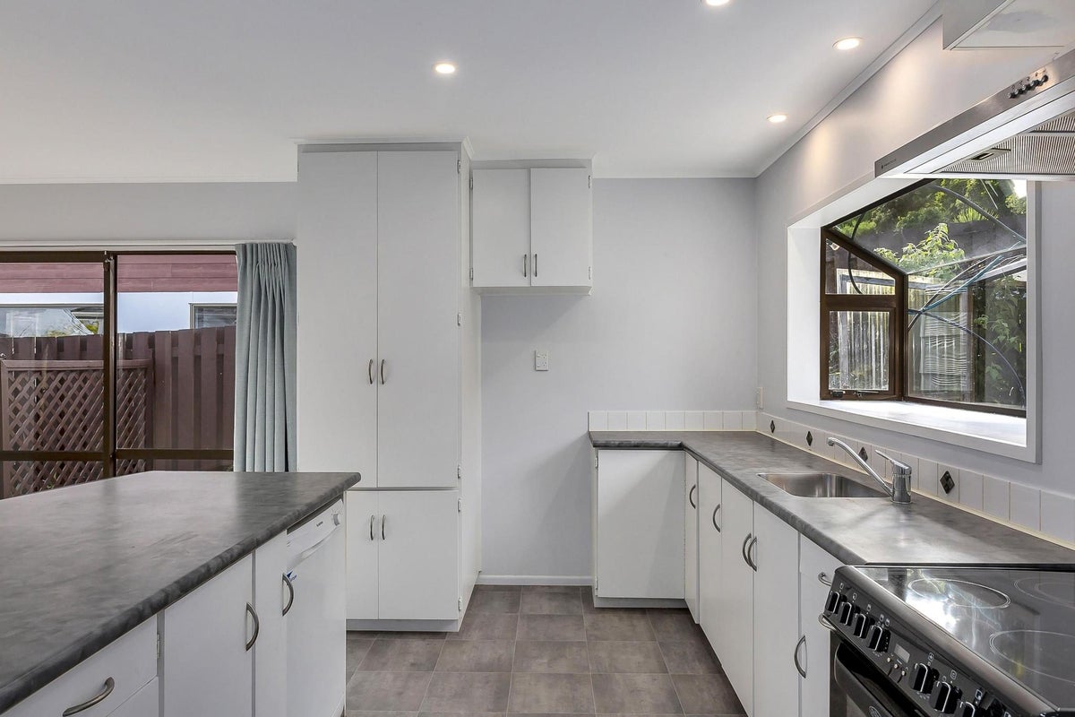 47 Mercury Way, Whitby, Porirua - Carousel 2