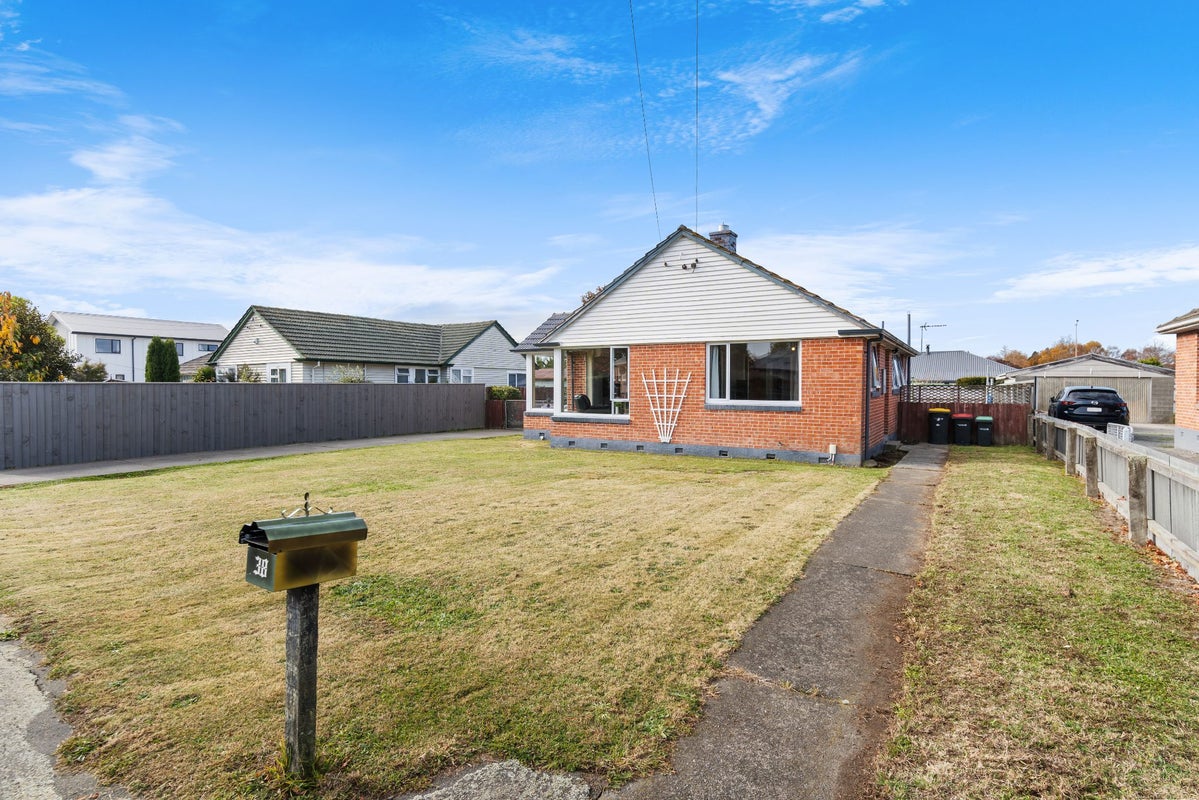 38 Lambeth Crescent, Redwood, Christchurch - Carousel 2