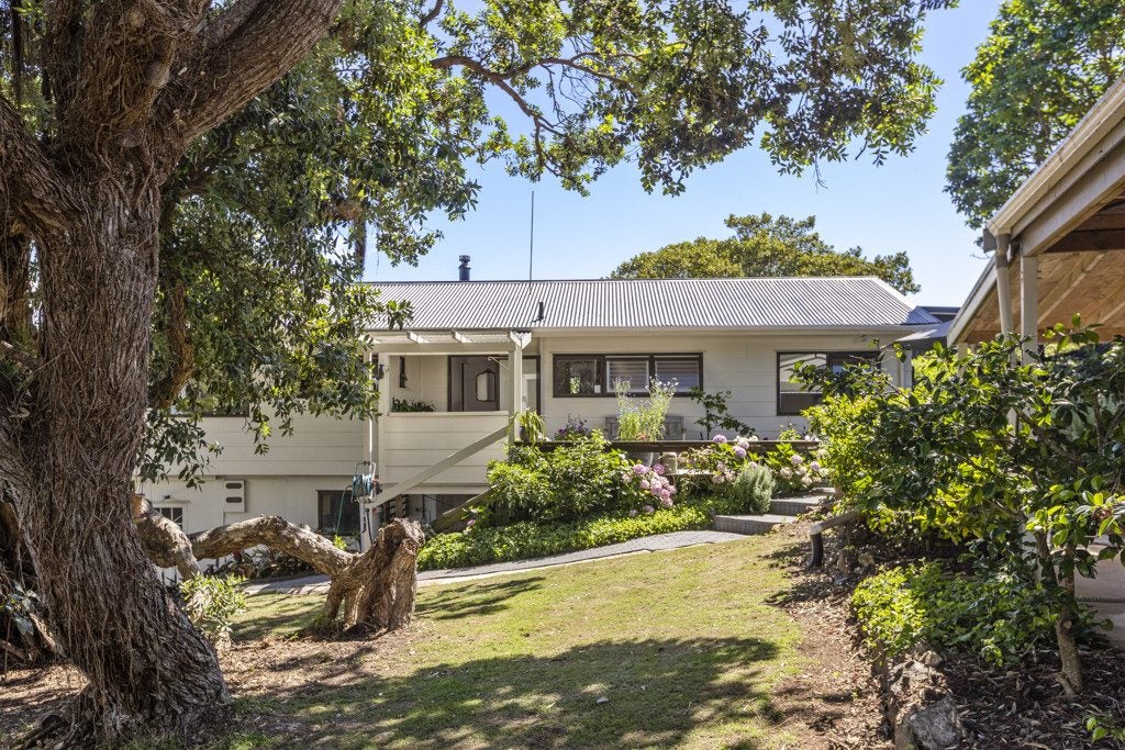24 Ostend Road, Ostend, Waiheke Island - Carousel 1