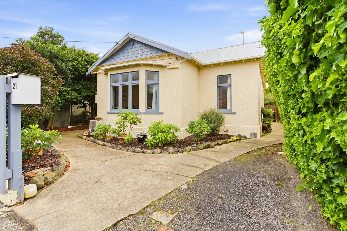 21 Trafalgar Street, Saint Kilda, Dunedin - Carousel 1