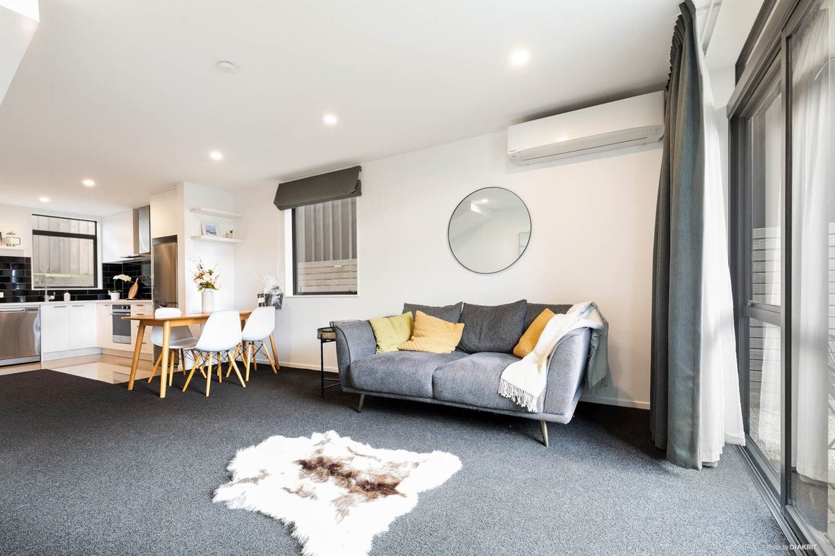 18/15 Chivalry Road, Glenfield, Auckland - Carousel 2