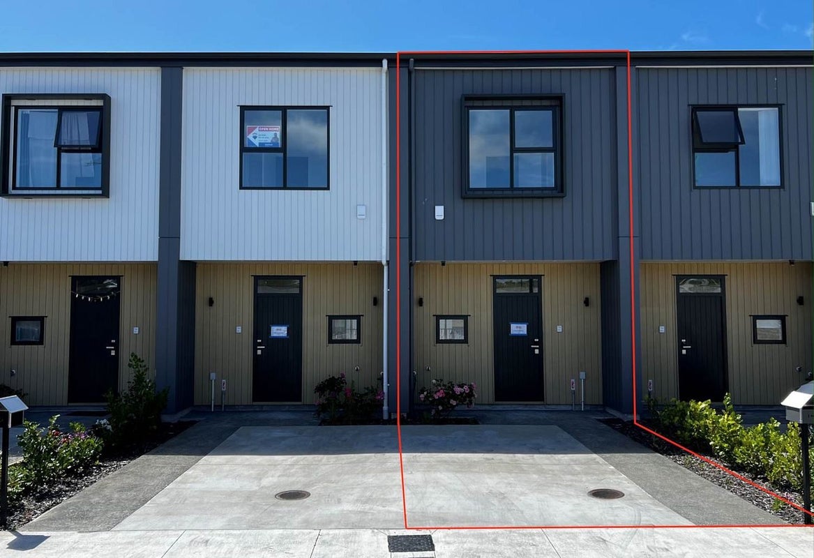 16 Heketara Way, Massey, Auckland - Carousel 1