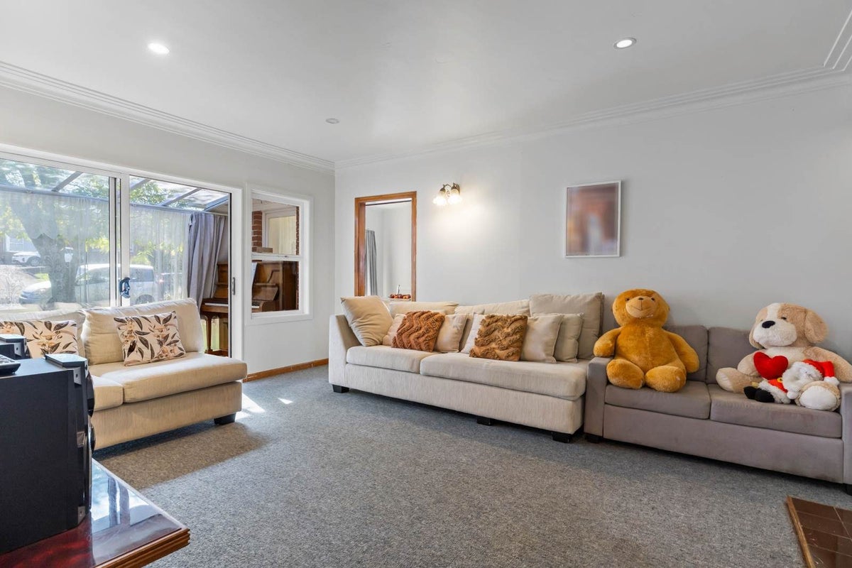 9 Richards Avenue, Papatoetoe, Auckland - Carousel 2