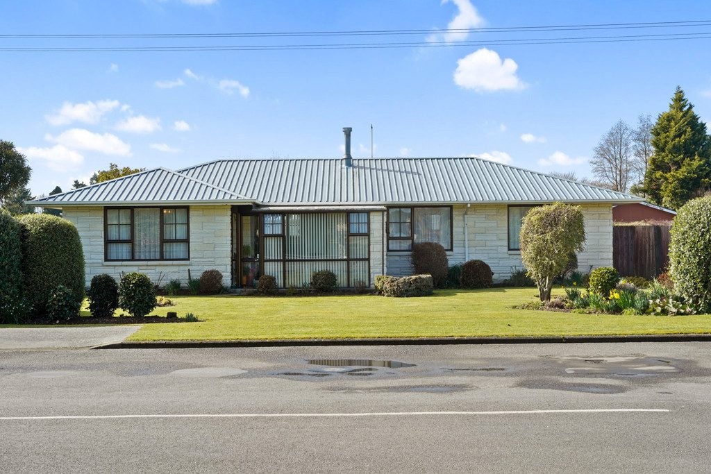 2 Kowhai Street, Oxford, Oxford - Carousel 1