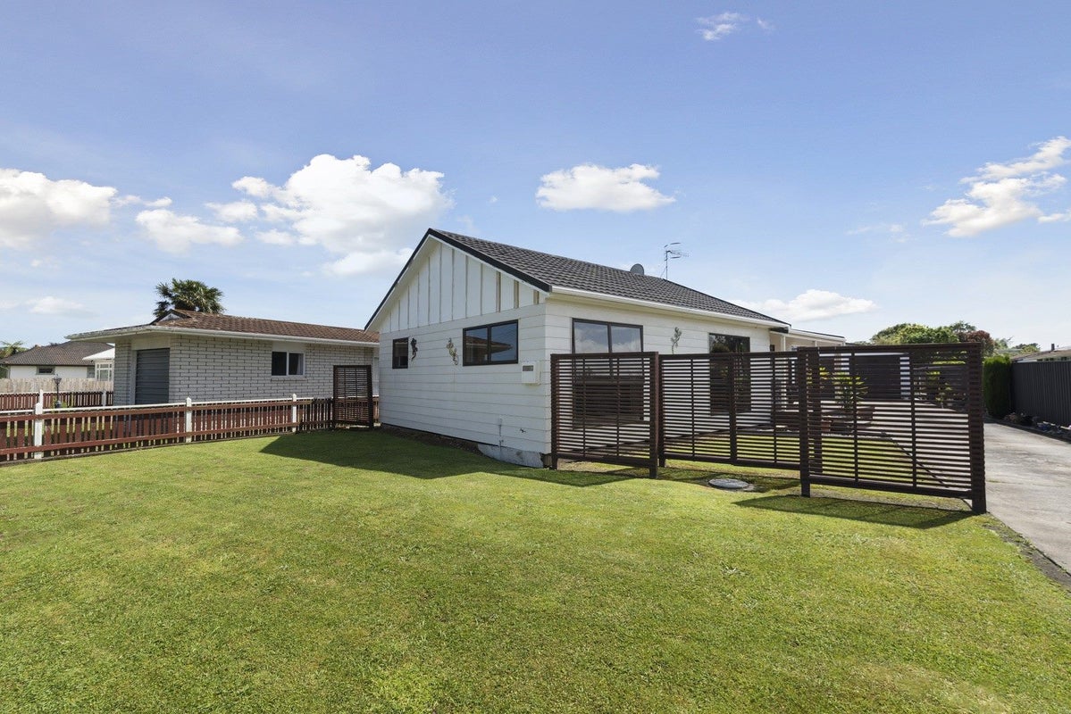20 Kings Drive, Levin, Levin - Carousel 1