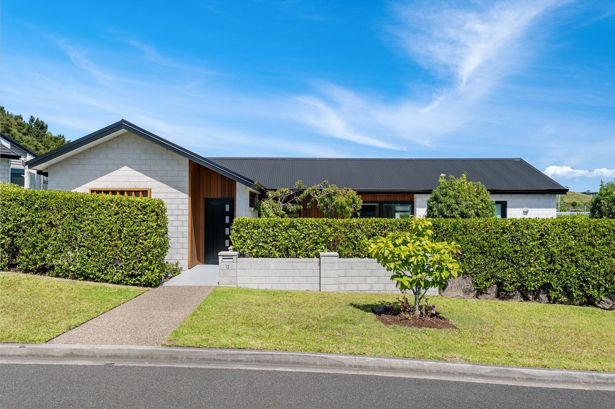 12 Ellesmere Close, Pyes Pa, Tauranga - Carousel 1