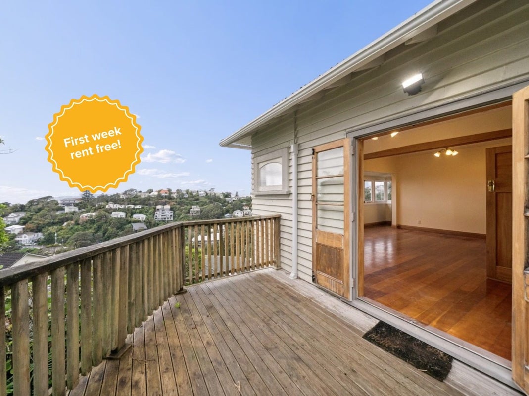 8 Raroa Crescent, Northland, Wellington - Carousel 1