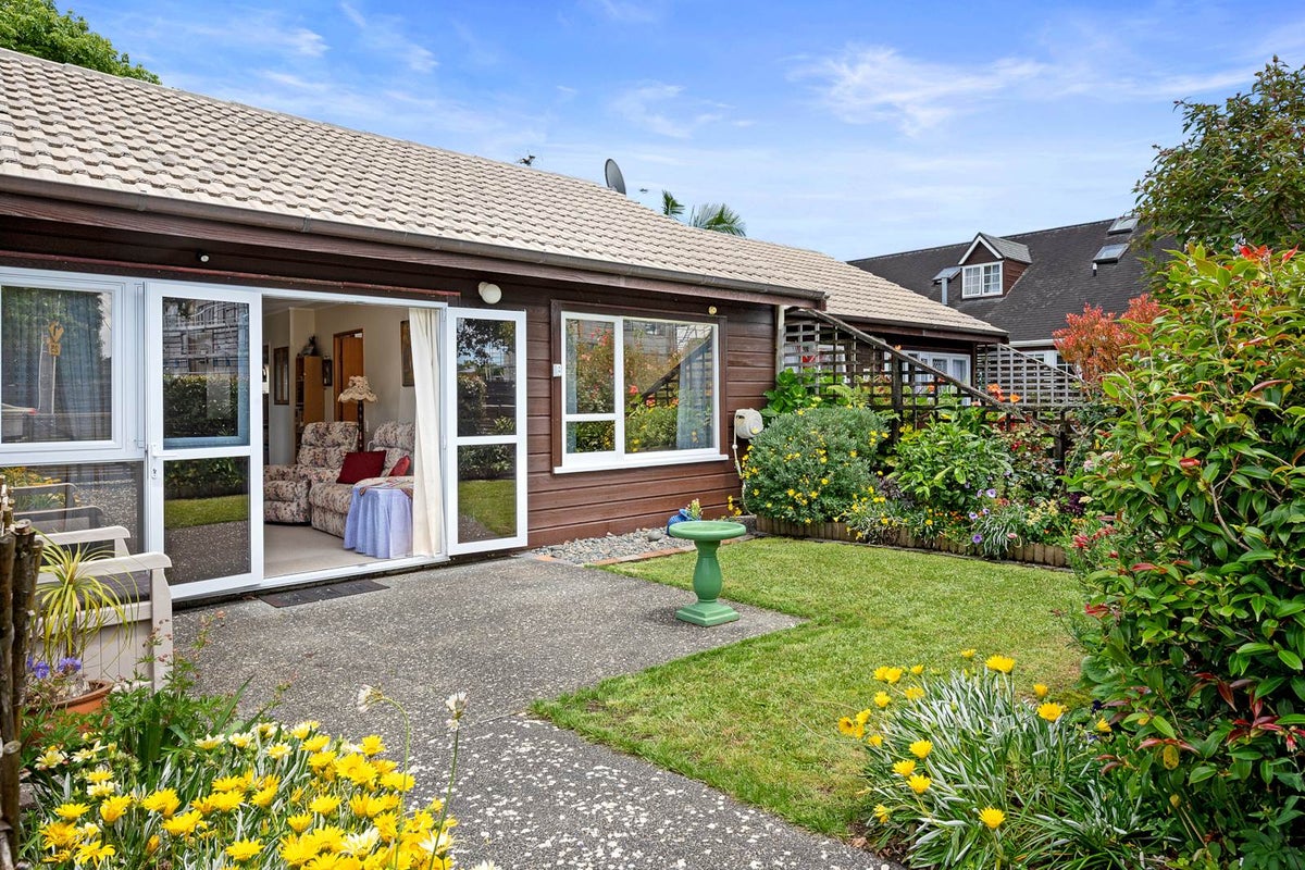 2/15 Puriri Street, Takapuna, Auckland - Carousel 1