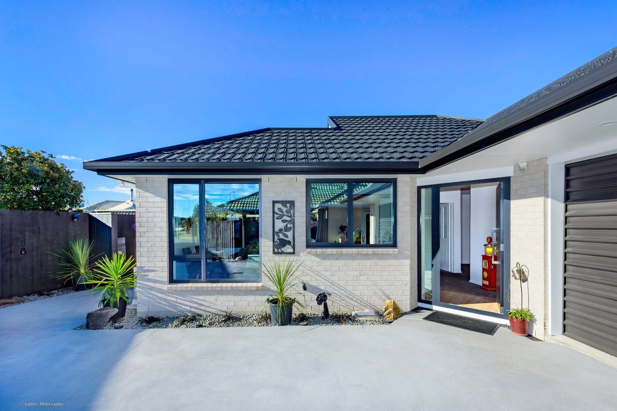 2/32 Anglesea Avenue, Parklands, Christchurch - Carousel 1
