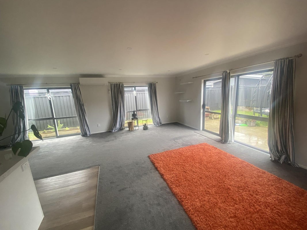 2 Pattullo Crescent, Wallaceville, Upper Hutt - Carousel 2