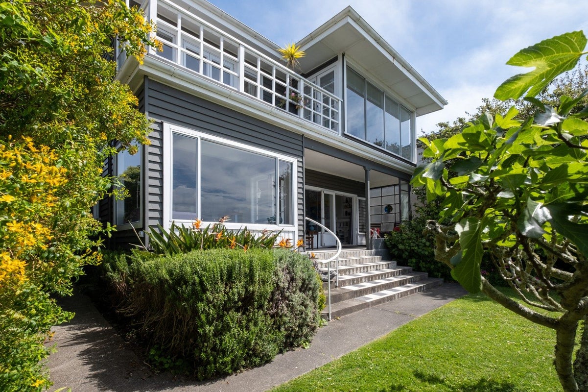 114 Thompson Road, Bluff Hill, Napier - Carousel 1