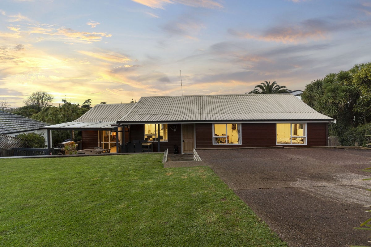 2/23 Duncan Avenue, Te Atatu South, Auckland - Carousel 1