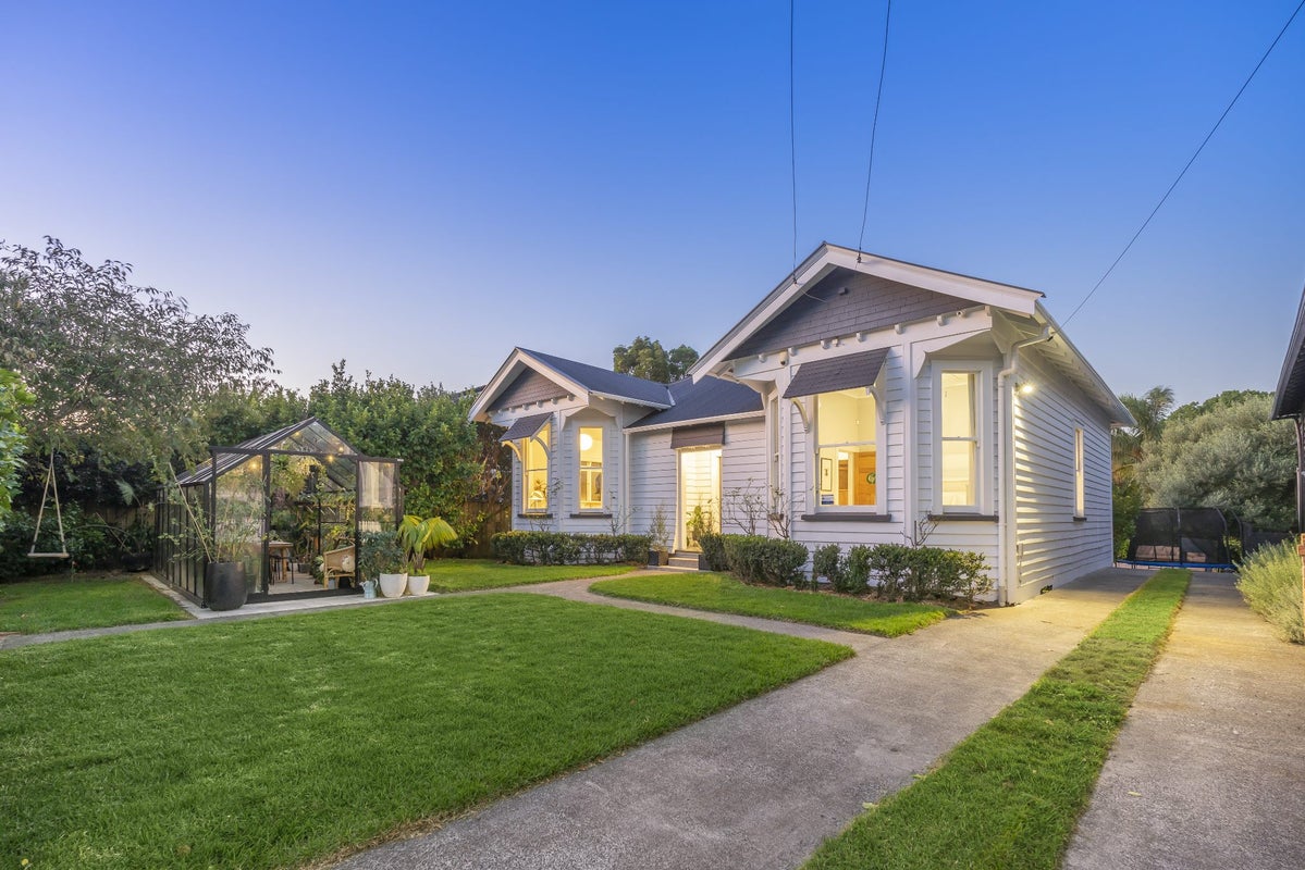 5 Selkirk Road, Mount Albert, Auckland - Carousel 1