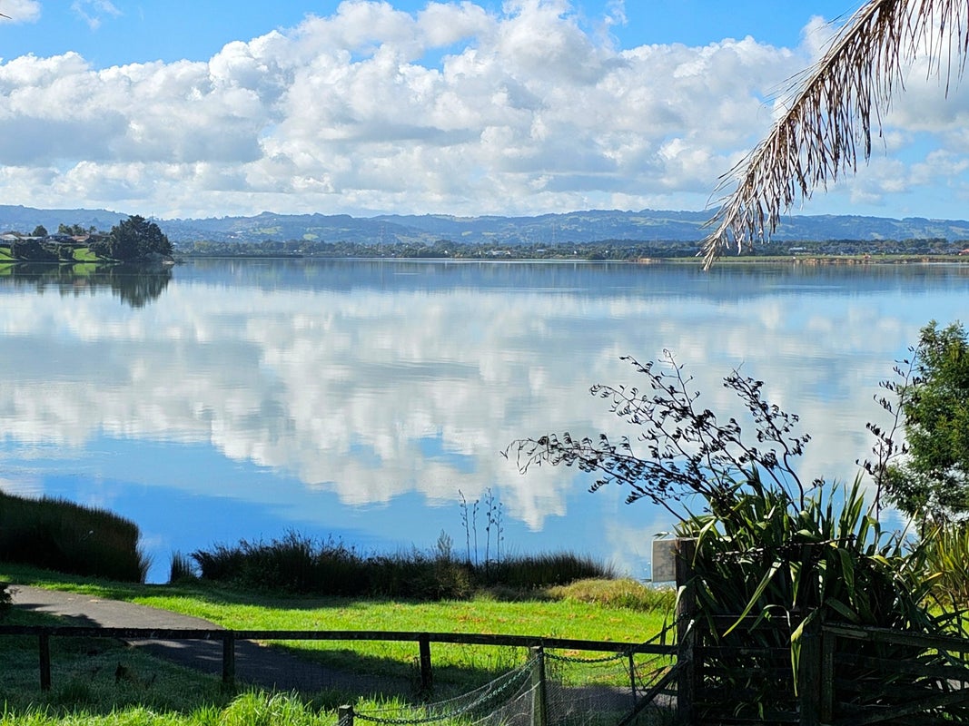 18A Carnoustie Drive, Wattle Downs, Auckland - Carousel 2