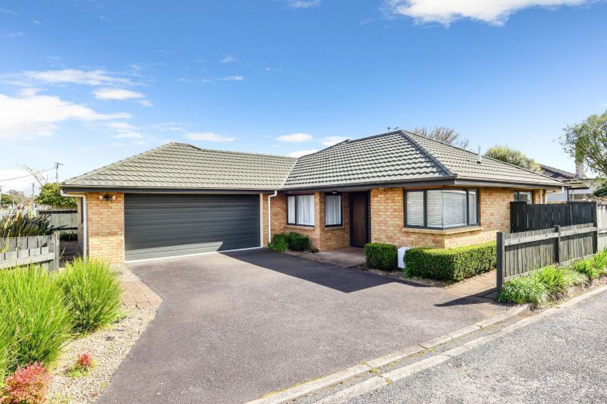 61 Vardon Road, St Andrews, Hamilton - Carousel 1