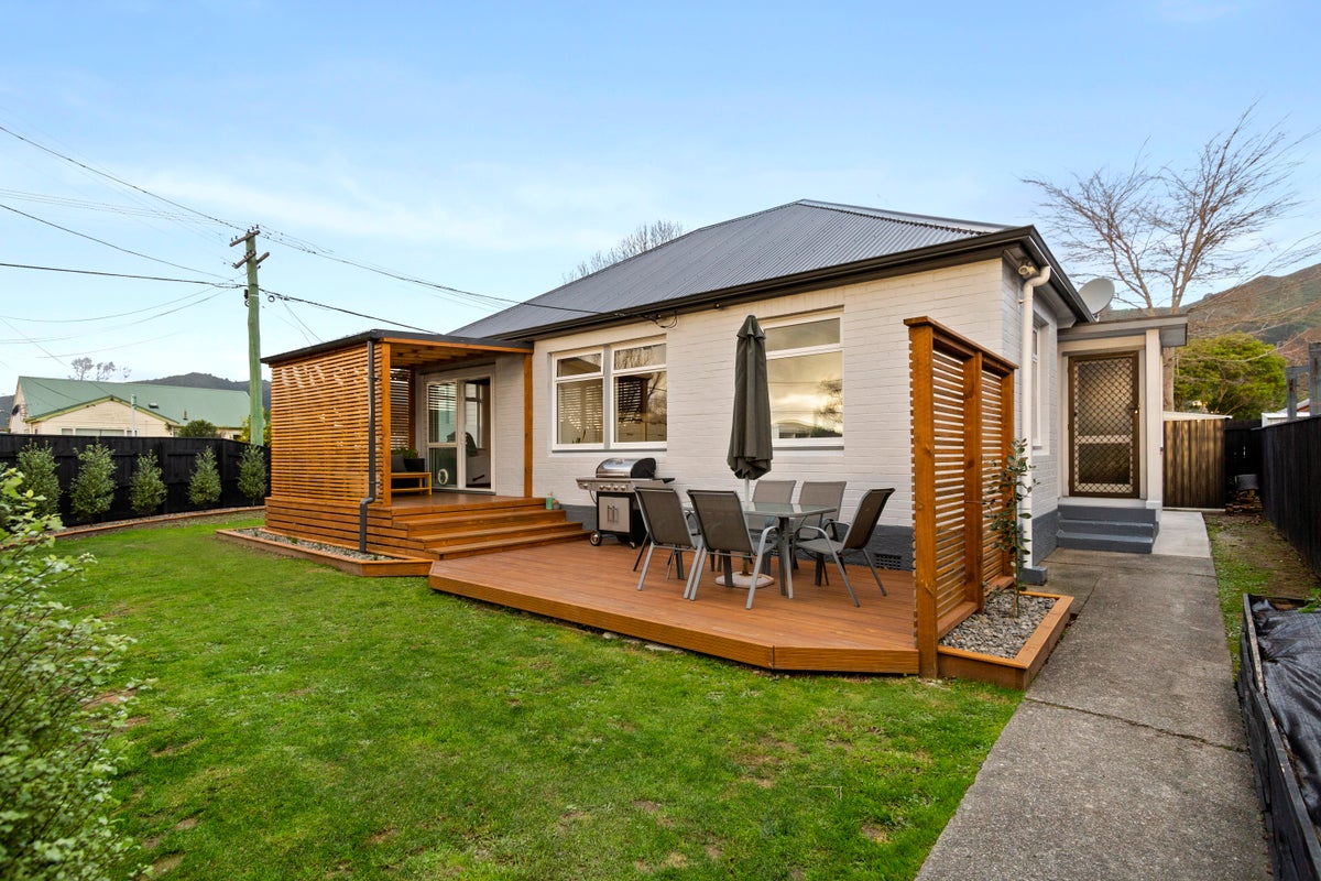 92 Waddington Drive, Naenae, Lower Hutt - Carousel 1