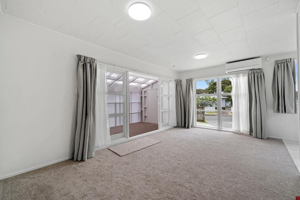 69 Glen Marine Parade, Glendene, Auckland - Carousel 2