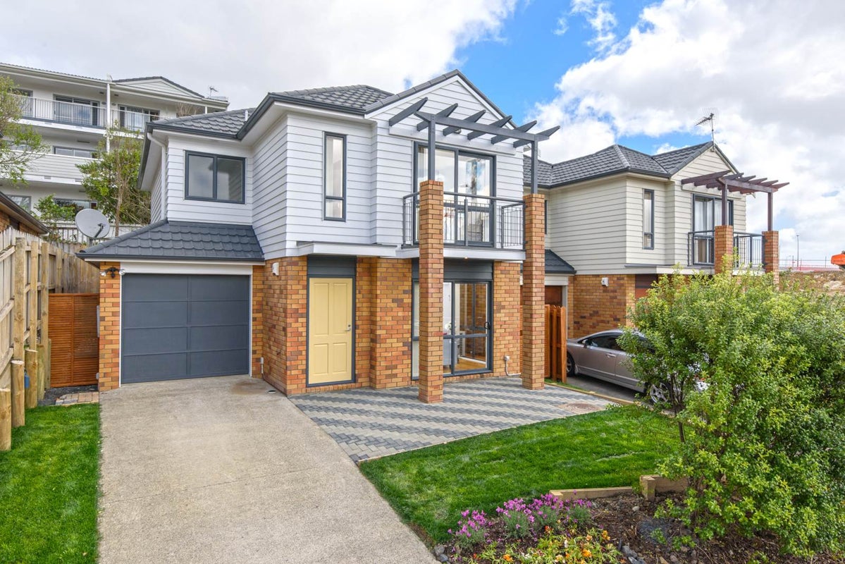 14 Lavender Garden Lane, Oteha, Auckland - Carousel 1
